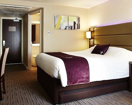 Premier Inn Premier Inn Heathrow Airport Terminal 4 斯坦维尔 外观 照片